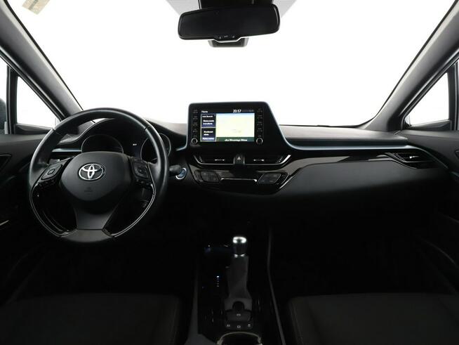 Toyota C-HR HEV klima auto navi grzane fotele kamera i czujniki parkowania