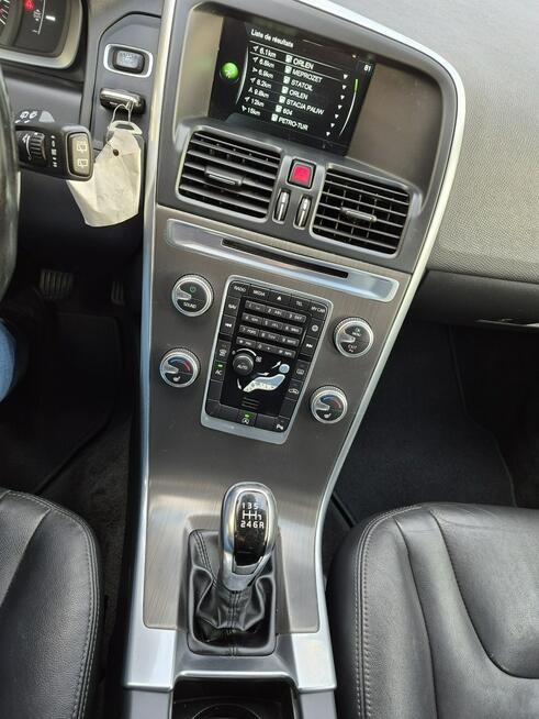 Volvo XC 60 lift skóra grzane fotele nawigacja opłacony ładny egzemplarz