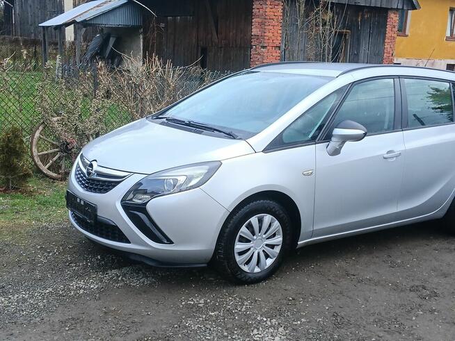 Opel Zafira c 2015