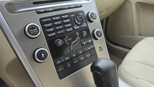 VOLVO XC60 2.4 D5 185PS AWD SUMMUM Blis Navi Kamery Radar