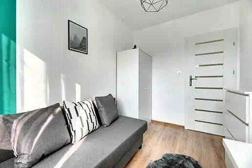 Pokój dla studentki w 6-osobowym mieszkaniu | Żabianka