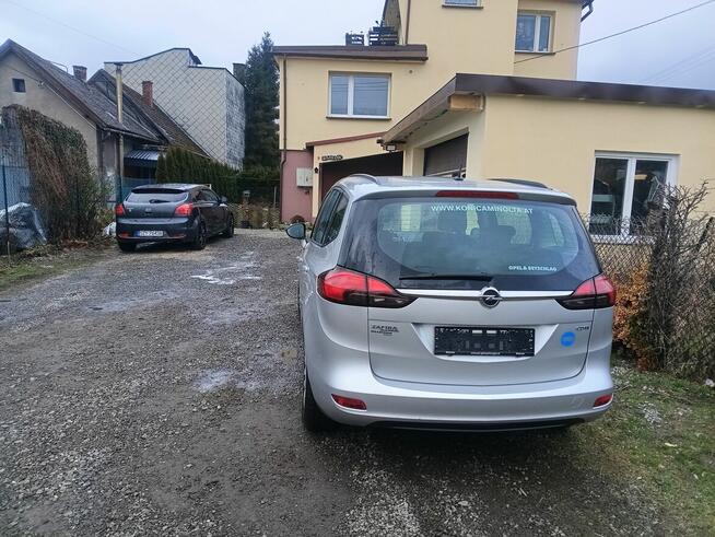 Opel Zafira c 2015
