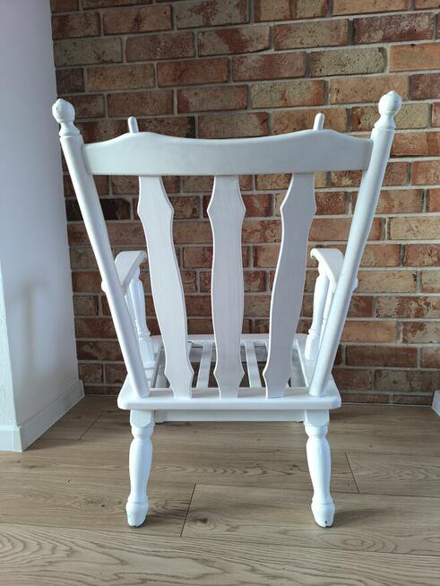 Fotele drewniane, retro, bielone