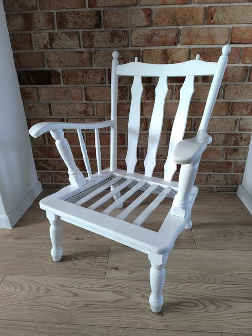 Fotele drewniane, retro, bielone