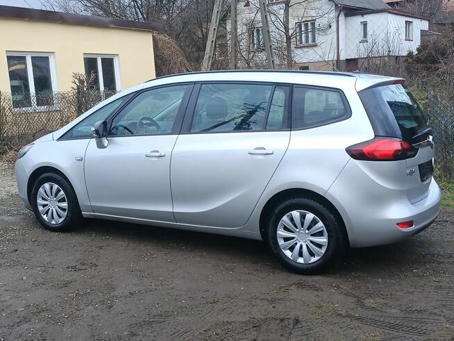 Opel Zafira c 2015
