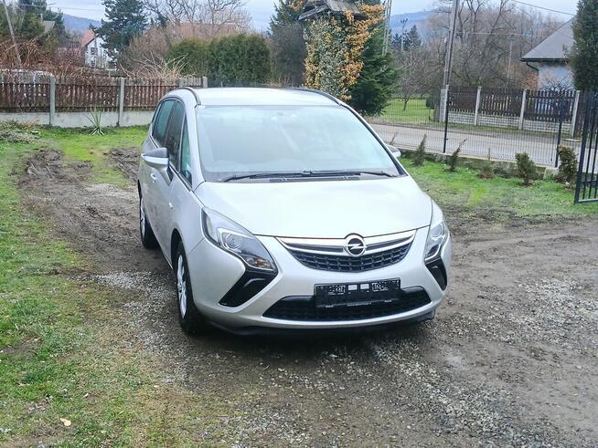 Opel Zafira c 2015