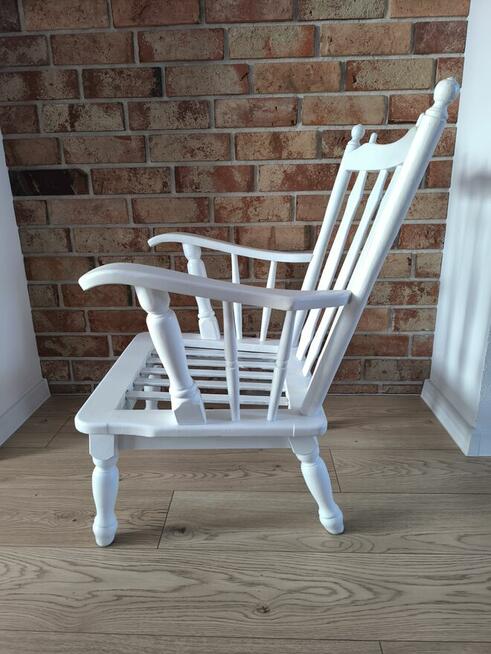 Fotele drewniane, retro, bielone