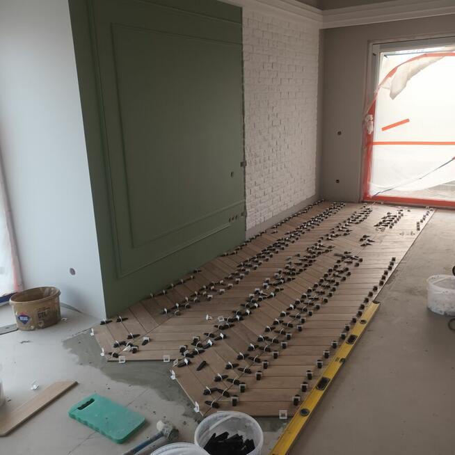 Kafelkarz wykończenia pod klucz.