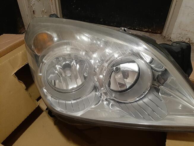 Lampa prawa Opel Astra H