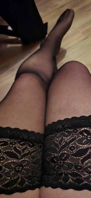 Spotkanie w aucie. Panowie najlepiej starsi