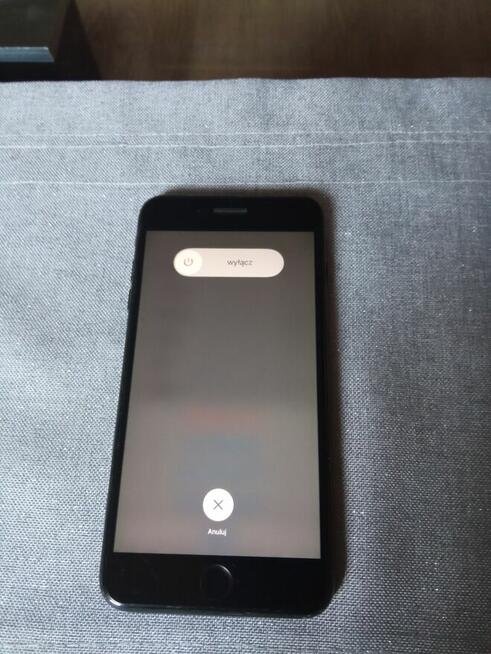 Sprzedam prywatny telefon iPhone 7,stan bdb czarny z pokrowc