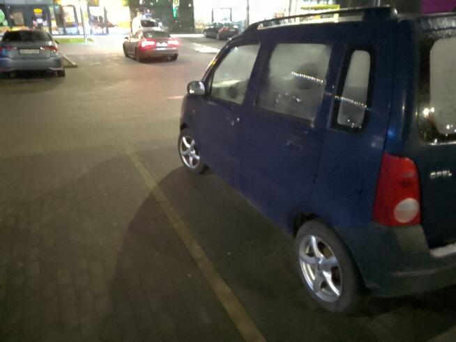 Zwinny ekonomiczny opel Agila