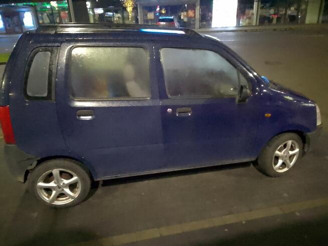 Zwinny ekonomiczny opel Agila