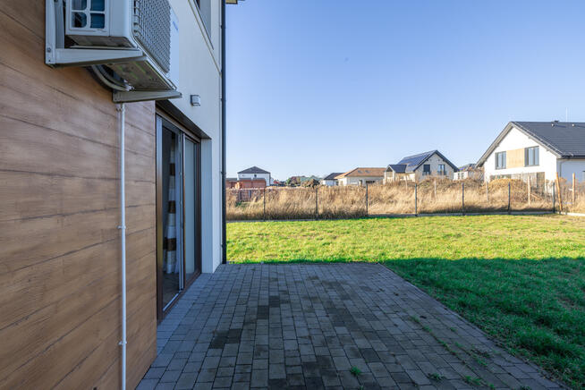 Dom do wynajęcia - Garaż -Domasław