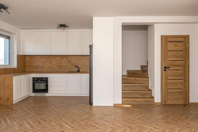 Dom do wynajęcia - Garaż -Domasław