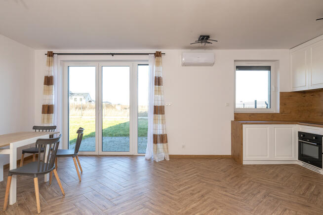 Dom do wynajęcia - Garaż -Domasław