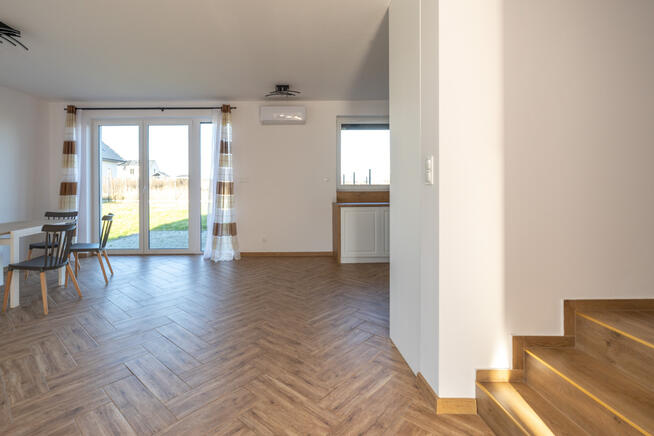 Dom do wynajęcia - Garaż -Domasław