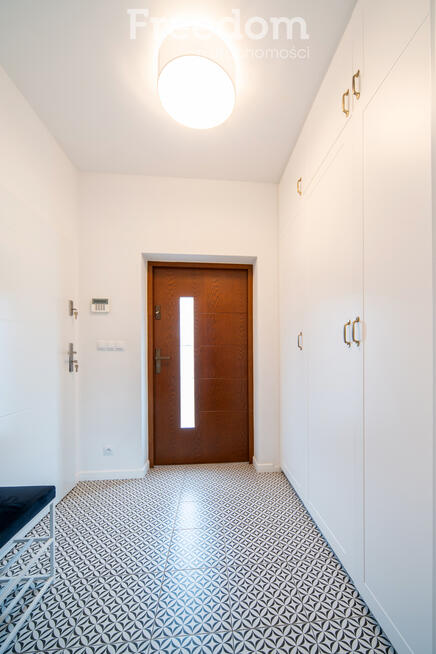 Segment skrajny w Bobrowcu z garażem i ogródkiem.