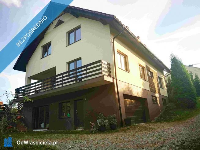 Duży dom z garażem na malowniczej działce 38a w Krzeszowicach