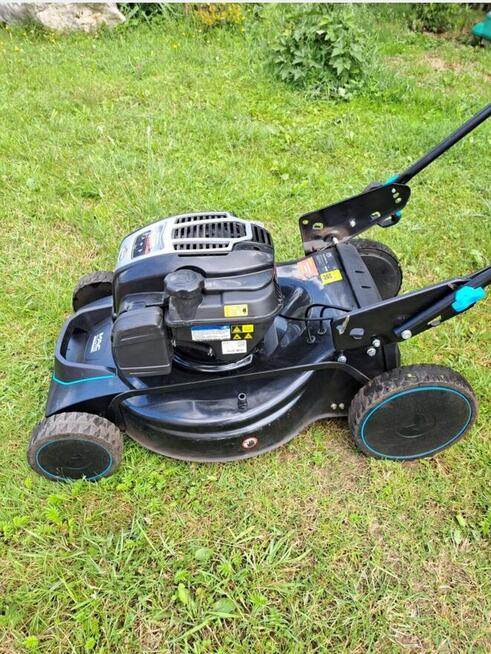 Kosiarka spalinowa MACallister z napędem 675exi B&S 51cm