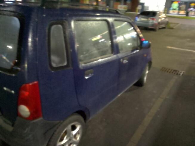 Zwinny ekonomiczny opel Agila