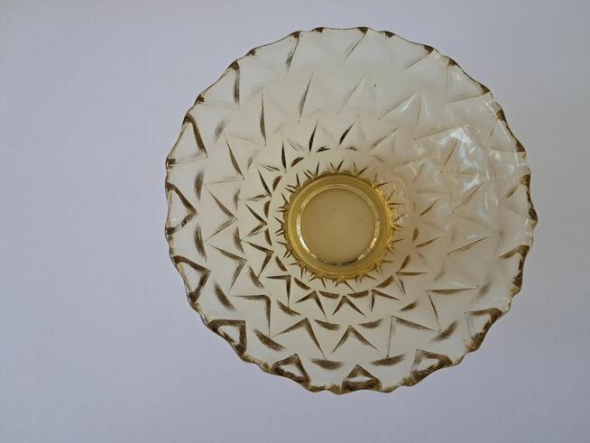 Salaterki szklane w kolorze bursztynowym, przezroczyste