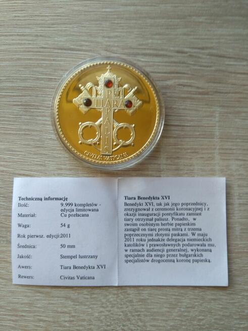 36. Korony papieskie Tiara Papal