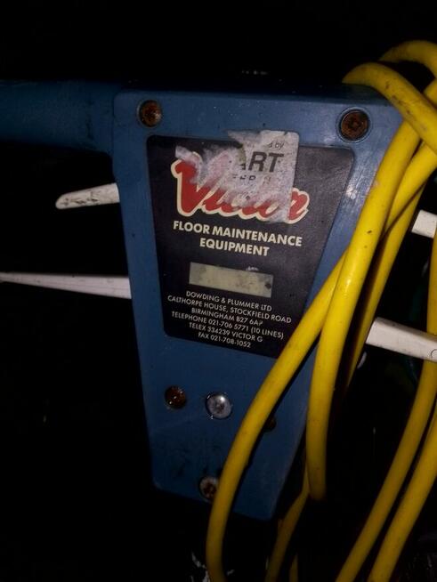 Maszyny czyszczące sprzątające podłogi tennant USA, Victor