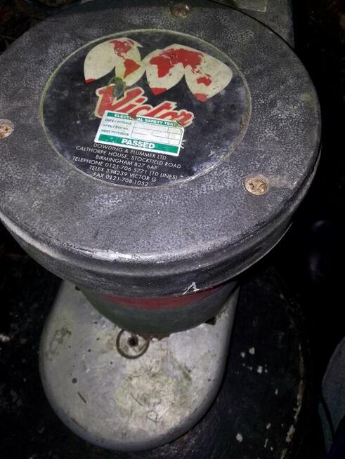 Maszyny czyszczące sprzątające podłogi tennant USA, Victor