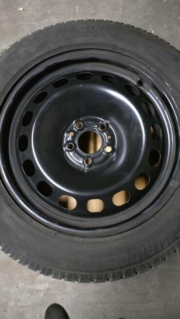 Opony zimowe 205 55 R16 na nowych, stalowych felgach