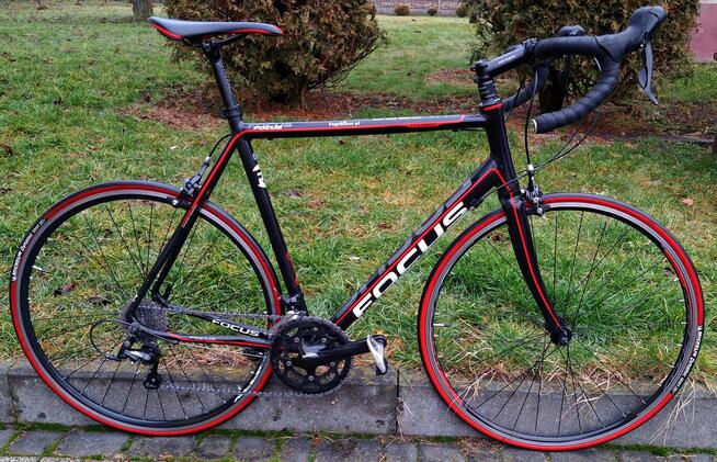 Duży rower szosowy Focus Culebro Koła 28 Shimano
