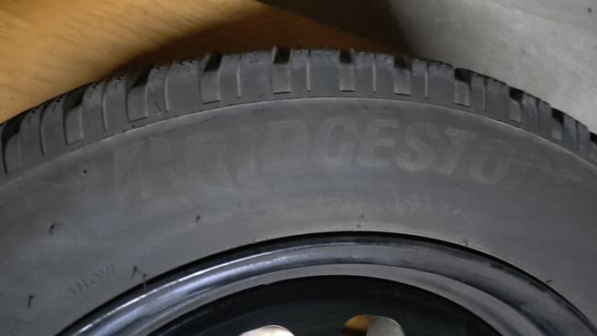 Opony zimowe 205 55 R16 na nowych, stalowych felgach