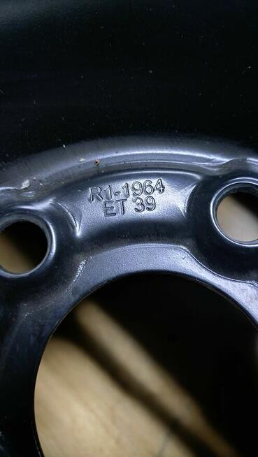 Opony zimowe 205 55 R16 na nowych, stalowych felgach