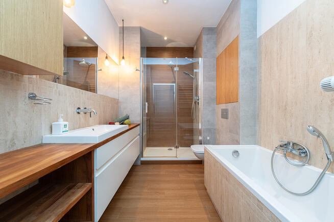 Duże, jasne mieszkanie w prestiżowej lokalizacji