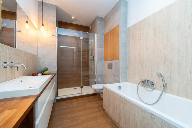 Duże, jasne mieszkanie w prestiżowej lokalizacji