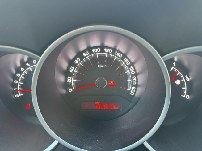 Kia Venga Klimatyzacja, 2 kpl. opon, Niski przebieg, Książka serwisowa