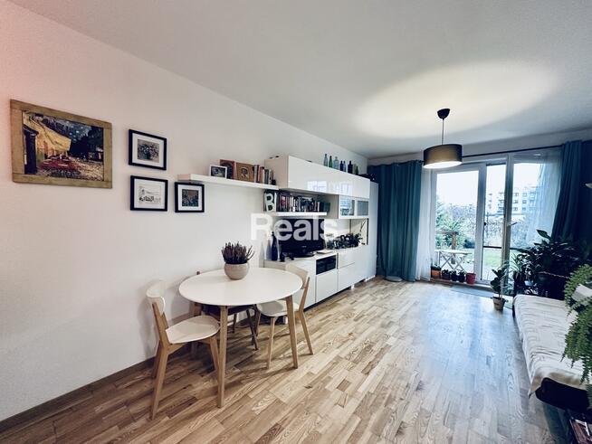 Kawalerka z dużym ogrodem niedaleko lasu.