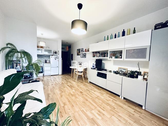 Kawalerka z dużym ogrodem niedaleko lasu.