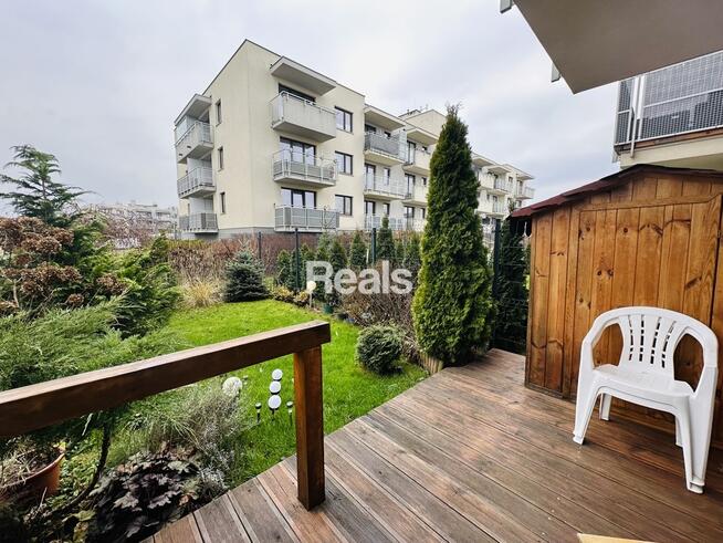 Kawalerka z dużym ogrodem niedaleko lasu.