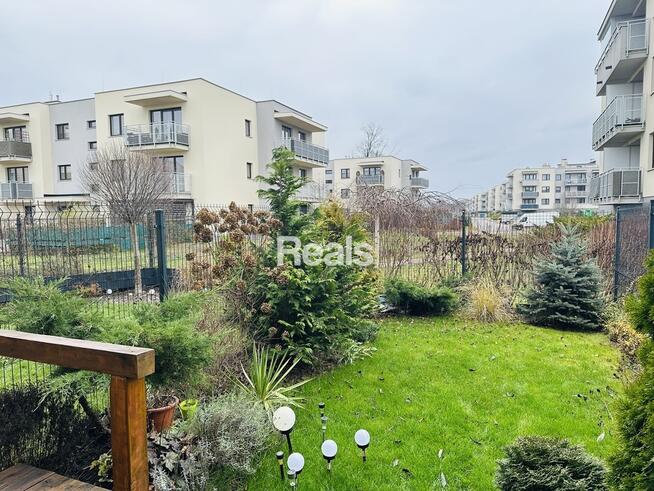 Kawalerka z dużym ogrodem niedaleko lasu.