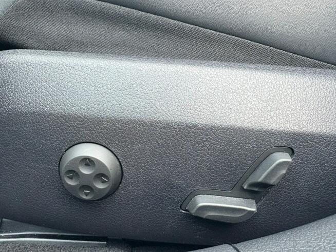 Mercedes E 220 Bezwypadkowy / Aktywny tempomat / Key less / Asystent pasa / FV marża