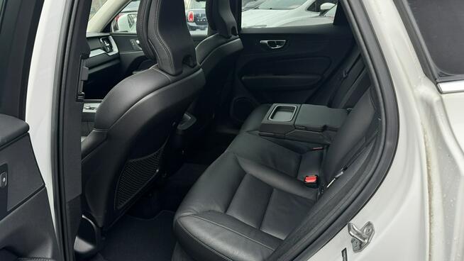 Volvo XC 60 T6 AWD 2020 Momentum Panorama FulLed Kamera Cof Podgrzewane fotele