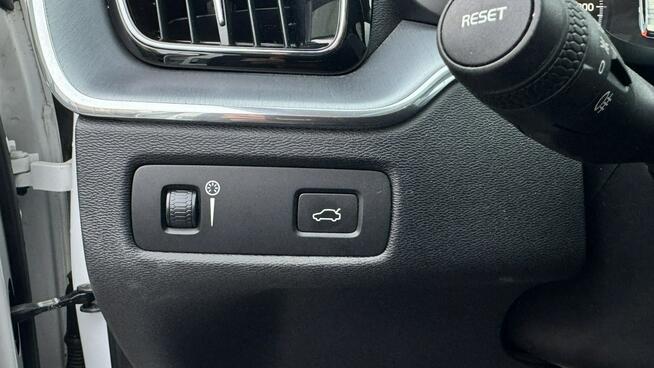 Volvo XC 60 T6 AWD 2020 Momentum Panorama FulLed Kamera Cof Podgrzewane fotele