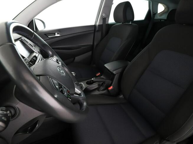 Hyundai Tucson navi klima auto kamera i czujniki parkowania grzane fotele