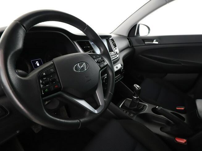 Hyundai Tucson navi klima auto kamera i czujniki parkowania grzane fotele