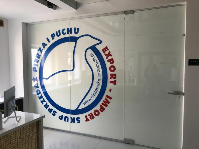 Ścianki szklane z folią inteligentną na pilota