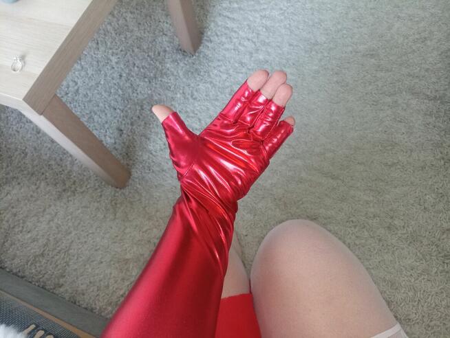 Błyszczące rękawiczki