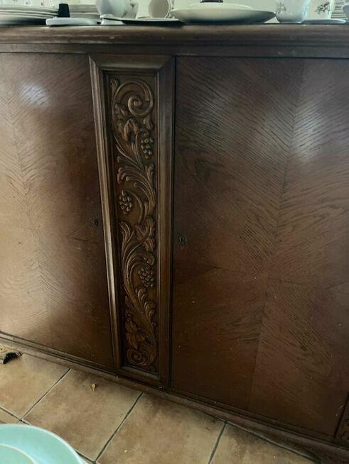 Komoda dębowa z pięknymi pasami rzeźb- na pasach pionowych