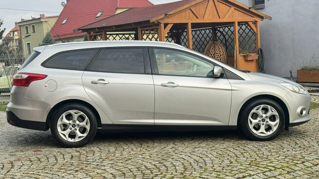 Ford Focus 1.6 Benzyna 125KM z Niemiec, serwisowany + koła zimowe! Klimatronic.