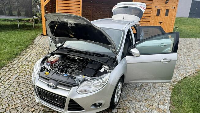 Ford Focus 1.6 Benzyna 125KM z Niemiec, serwisowany + koła zimowe! Klimatronic.